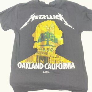 Metallica Concert Shirt Oakland Fox Theater 12/17/16 December 2016 CA t-shirt SM